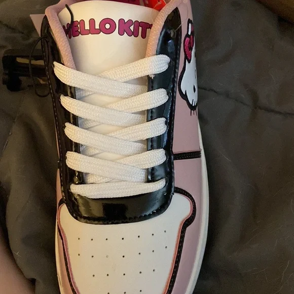Hello Kitty Sanrio Women's /Teen's Pink Casual Court Fashion Shoe size 10 NWT 👋😸 - Picture 2 of 9